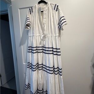 Ivy City Co White and Navy Maxi Dress